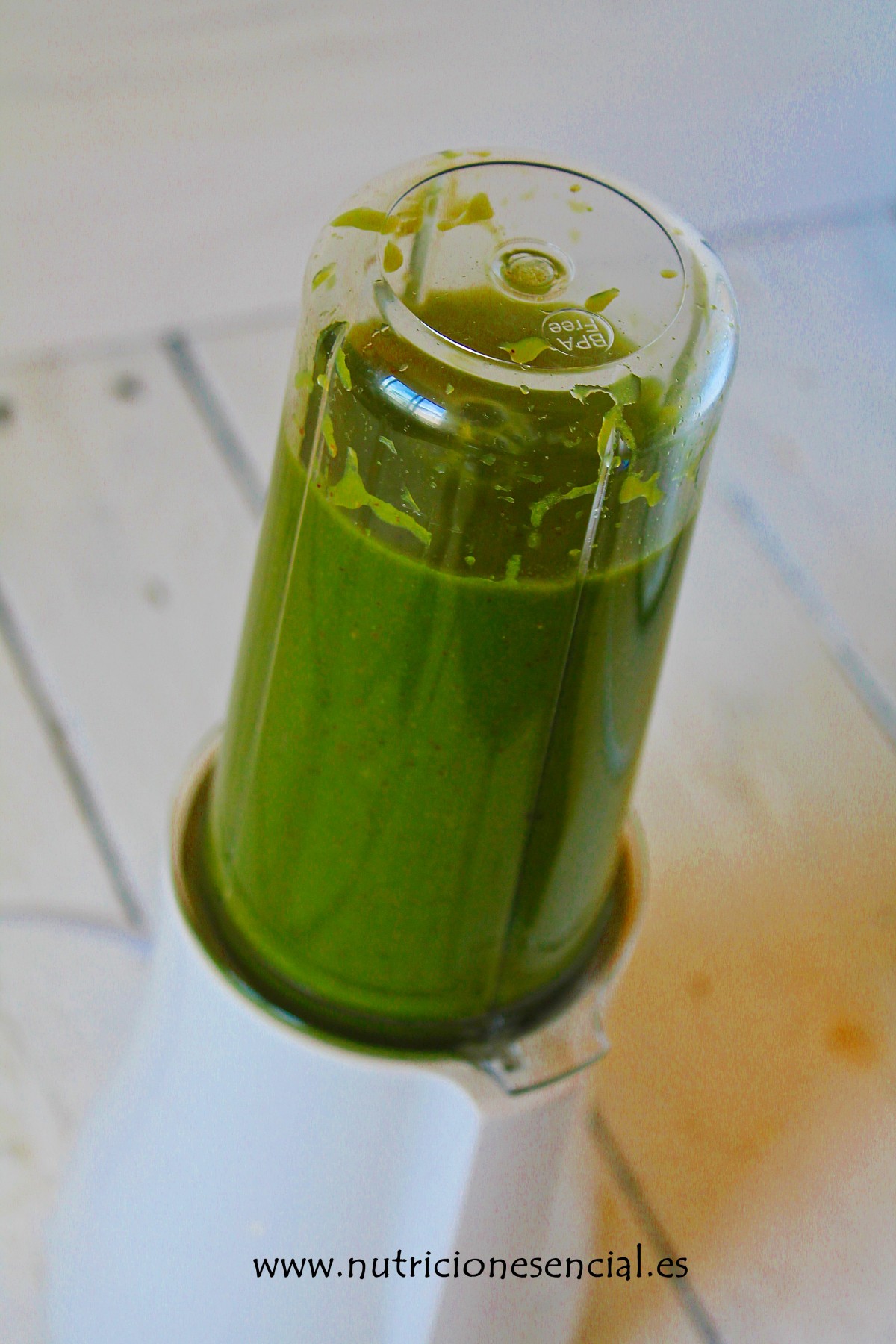 https://www.nutricionesencial.es/wp-content/uploads/2015/03/batido-verde2.jpg