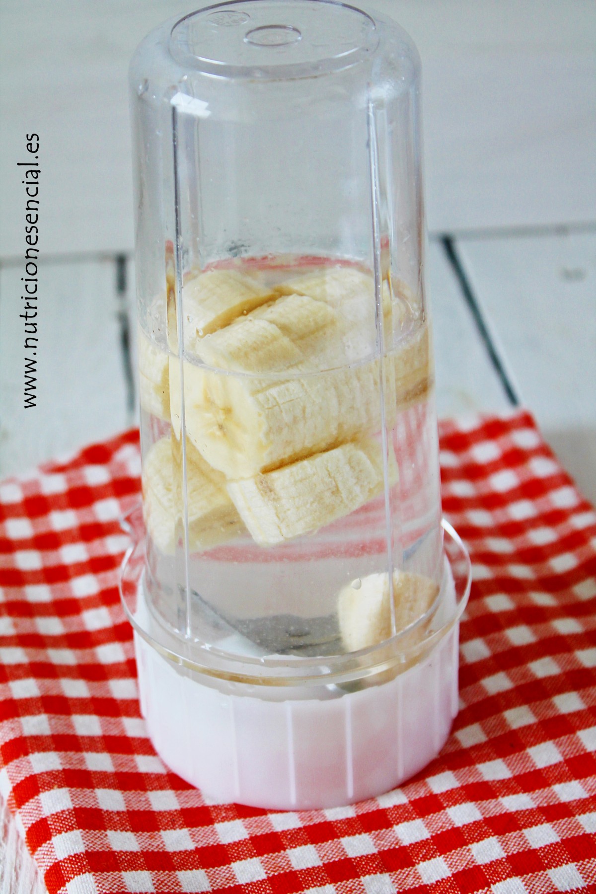 https://www.nutricionesencial.es/wp-content/uploads/2015/03/leche-platano.jpg