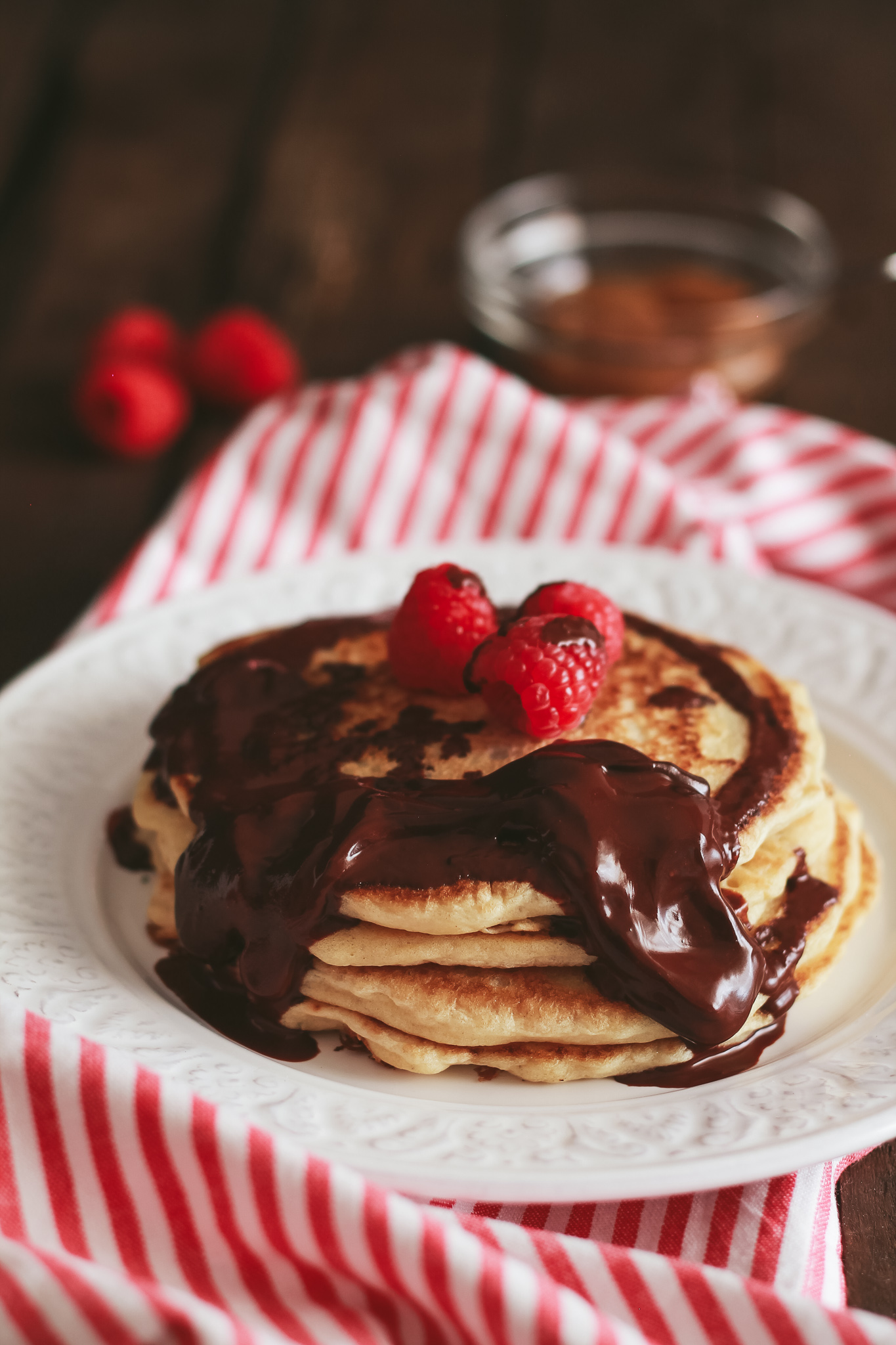 Tortitas veganas con frambuesas y chocolate