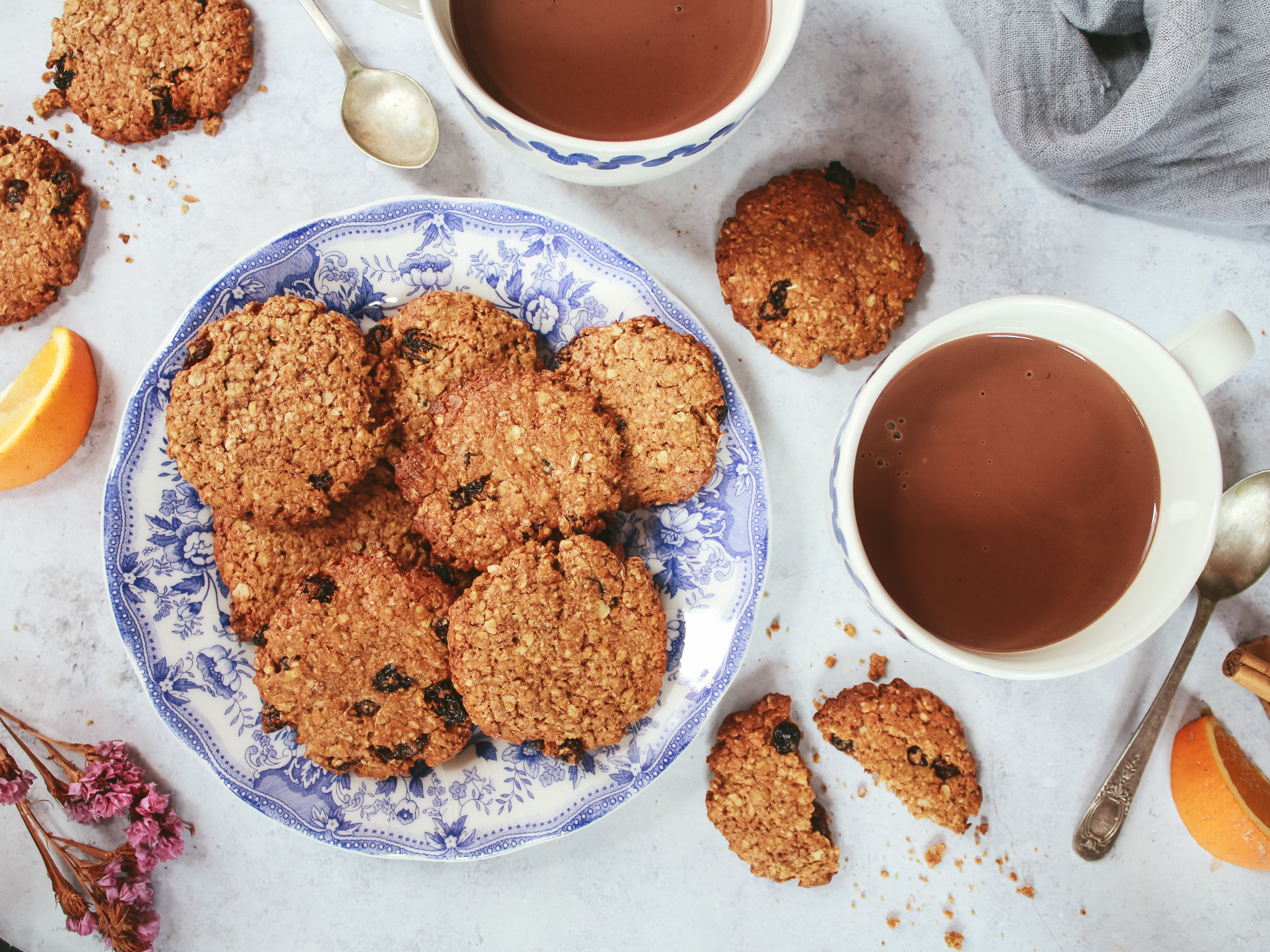 Galletas cookies de pasas con canela y naranja